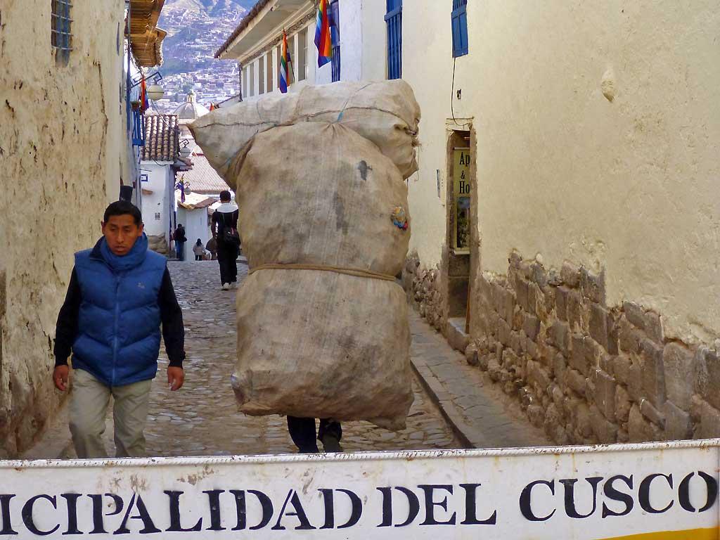 Working hard, Cusco 148