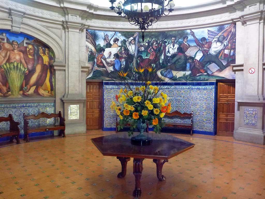Municipal Hall, Parque Kennedy, Lima 111