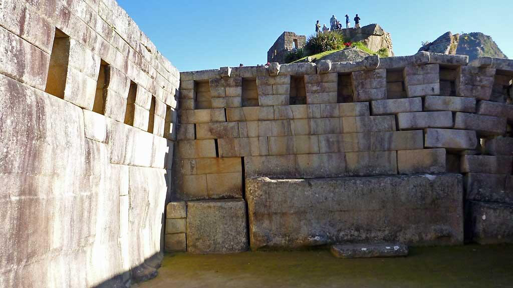Trapezoid structure resists earthquakes, Machu Picchu 1020724