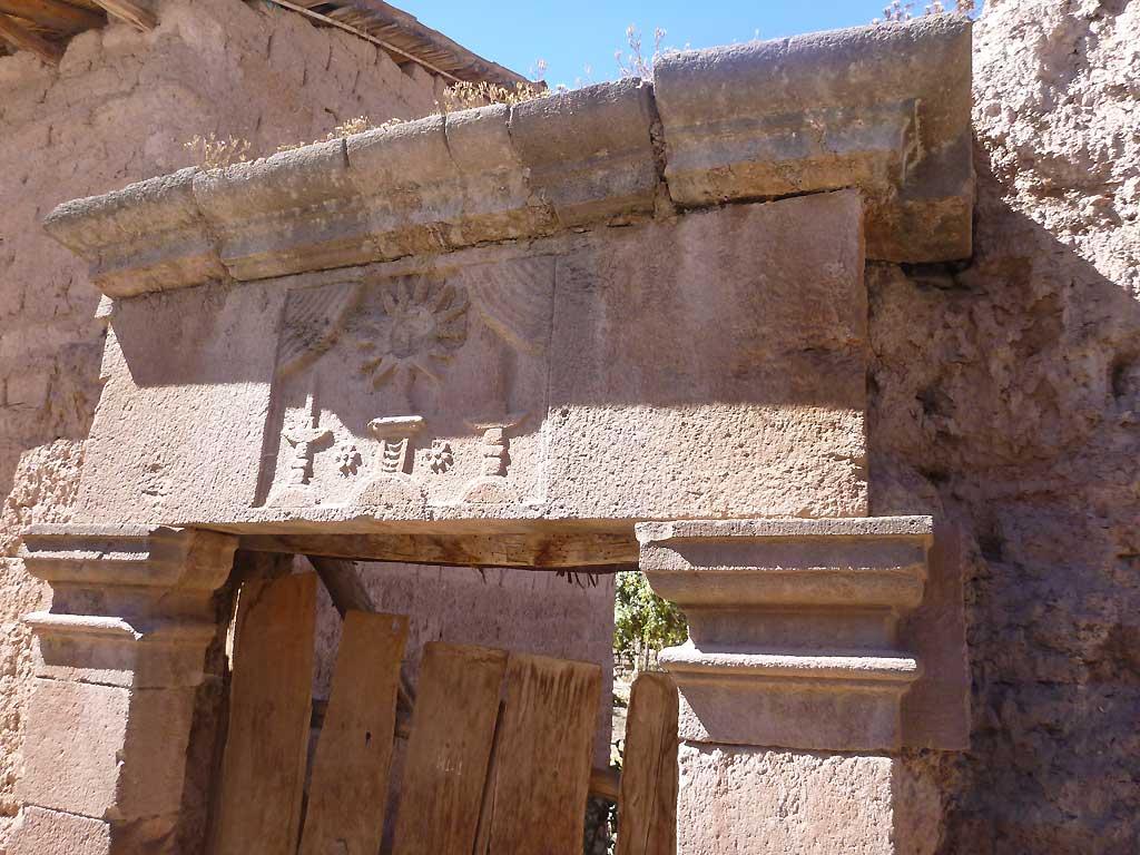 Symbols over doors, town of Maras 111