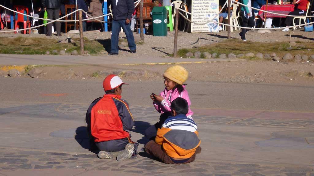 Children, Puno harbor 150