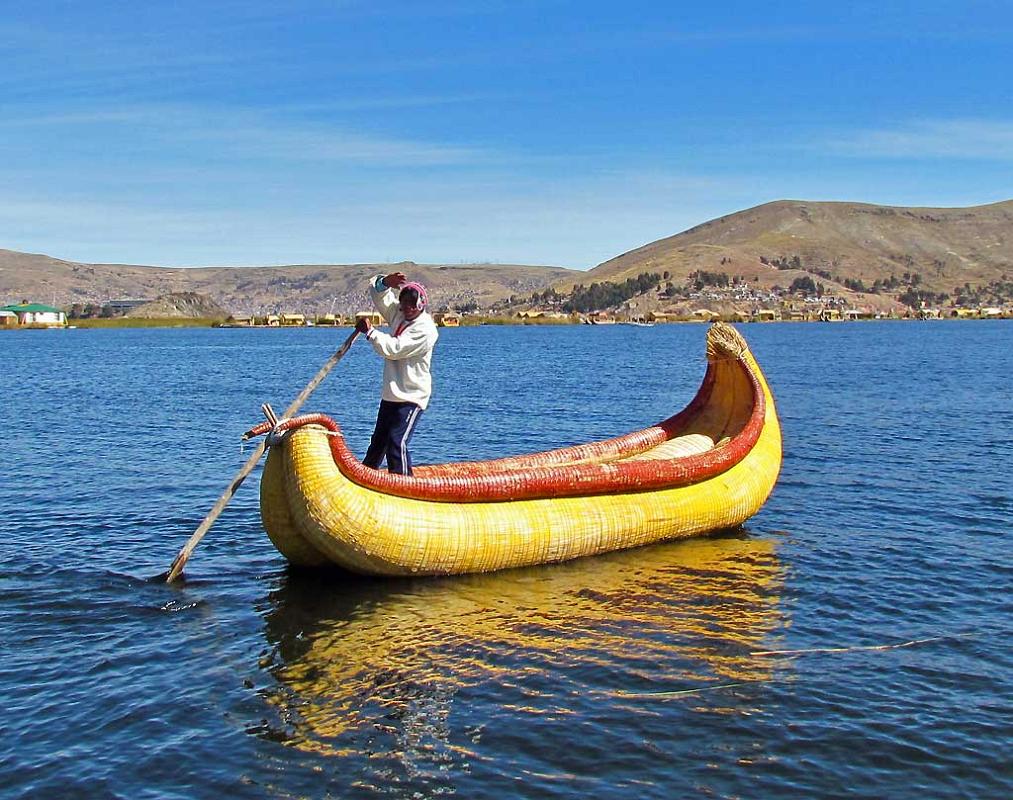 Reed boat rowing, Uros Islands, Lake Titicaca 123